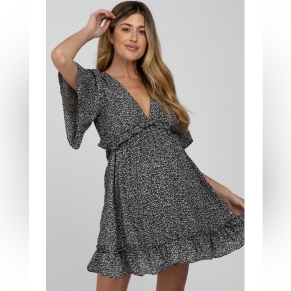 Flutter-Sleeve V-Neck Floral Mini Dress in Black Size S